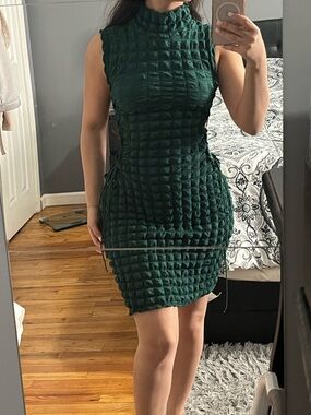 Textured Mock-Neck Sleeveless Midi Dress in Deep Green